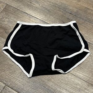 PINK Victoria’s Secret Black and White Boyshort Boxer Panties Medium NWT